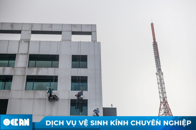 Dịch vụ lau kính tại Cần Thơ