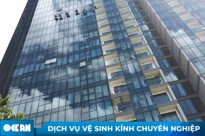 Dịch vụ lau kính tại Hà Nội