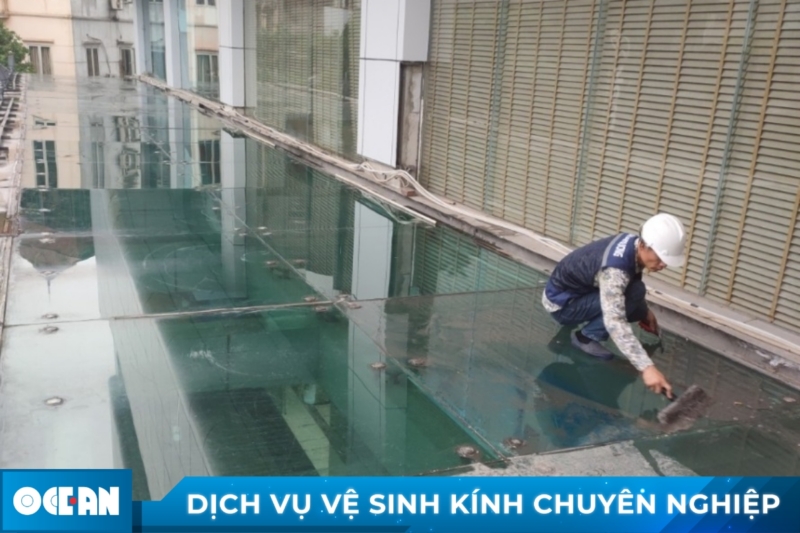 Quy trình dịch vụ lau kính tại Ocean