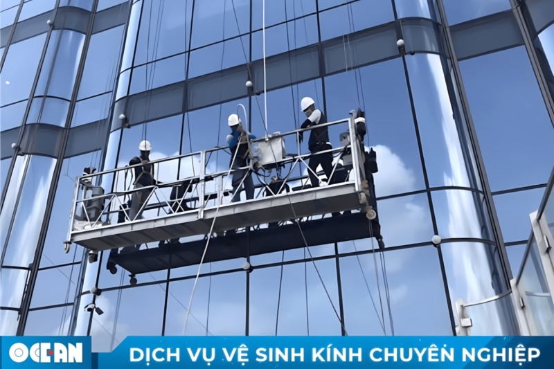 Dịch vụ vệ sinh kính tại Thanh Hóa uy tín, chuyên nghiệp